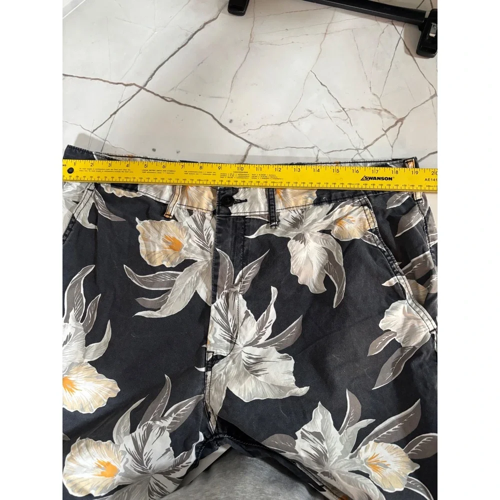 Levi Strauss Mens 38 Tropical Floral Print Flat Front Casual Shorts Black Gray